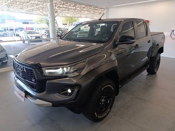TOYOTA HILUX 2.8 D-4D TURBO DIESEL CD GR-S 4X4 AUTOMÁTICO